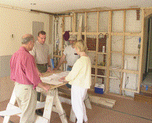 Architect, owner and contractor on the site, working as a team